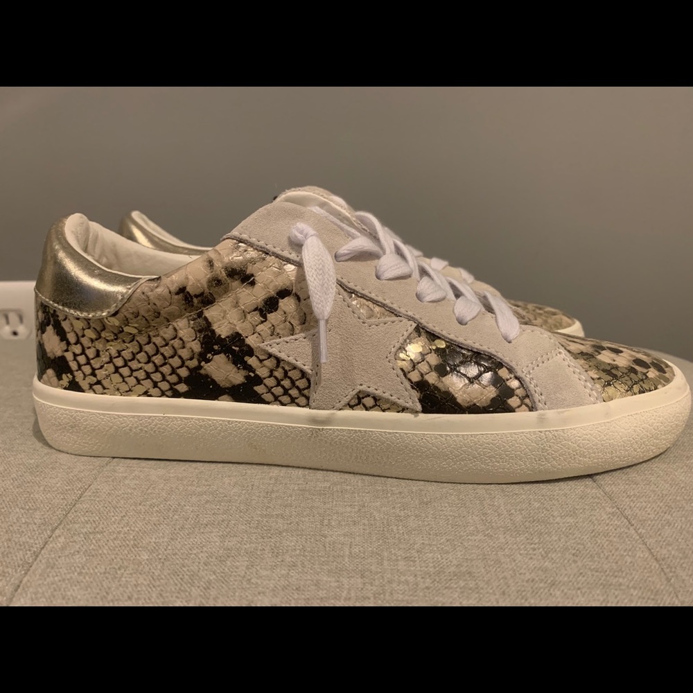 STEVE MADDEN SNEAKERS - size 9